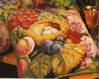 Подушка с ягодами и цветами