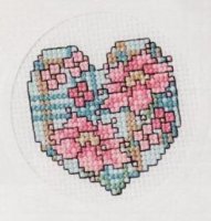 Схема вышивки крестом: Голубое сердечко с розовыми цветами