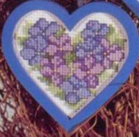 Схема вышивки крестом: Сердечко из синих цветов