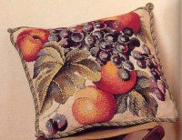 Подушка с виноградом и персиками
