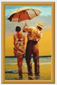 На море - мужчина и женщина с зонтом от солнца