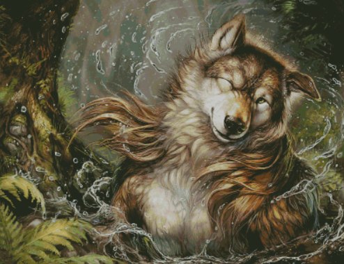 Отряхивающийся волк в лесу