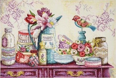 Посуда с цветами и птичка