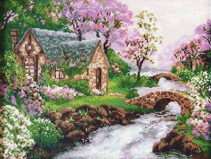 Весенний домик у ручья