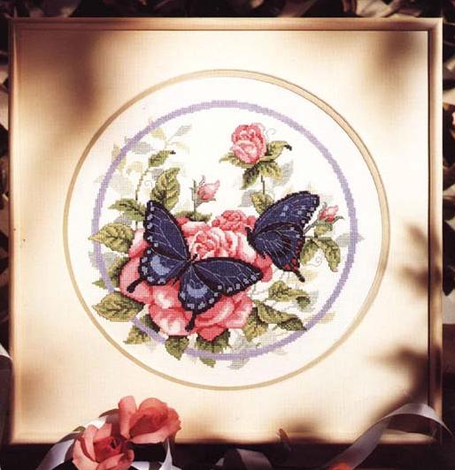 Схема вышивки крестом: Бабочки на розах