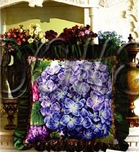 Подушка с синими цветами