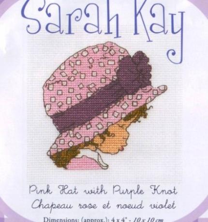 Сара Кей в розовой шапке